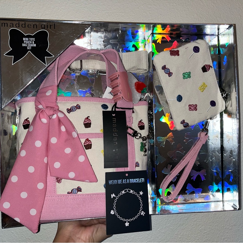 Madden Girl Pink and Cream Cupcake Tote with matching pouch NWT - Picture 2 of 5
